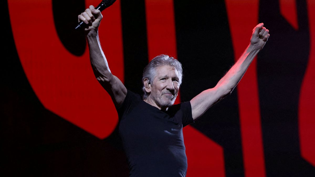 Roger Waters hájí svůj kostým: Je docela jasně výpovědí proti fašismu
